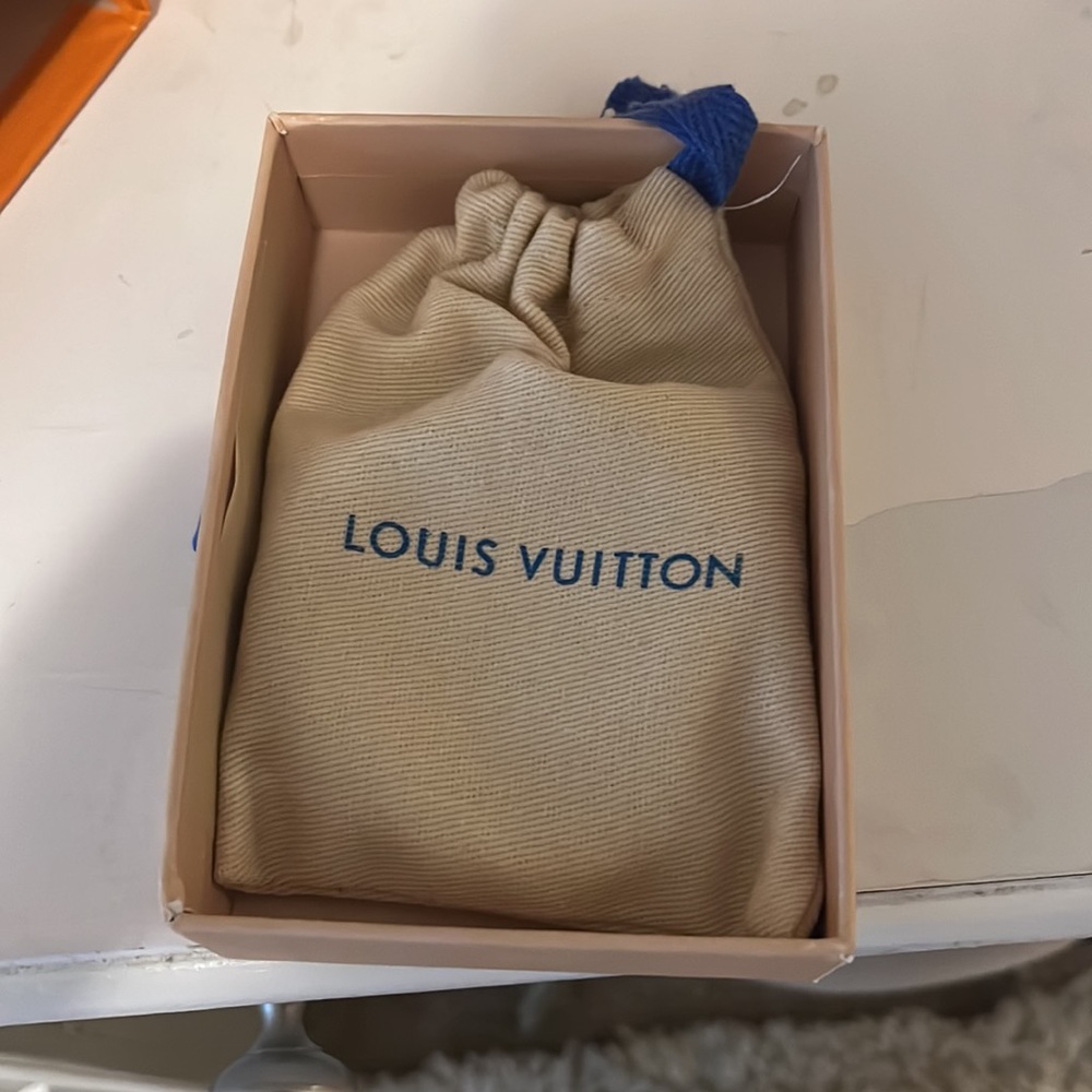 SELLING! brand new Louis Vuitton bracelet - Picture 3 of 4